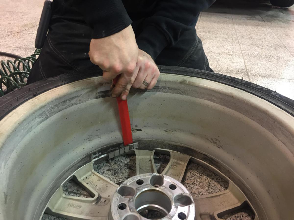 Däckkniv PELA - DÄCKKNIV PELA I PLAST 280MM 491438